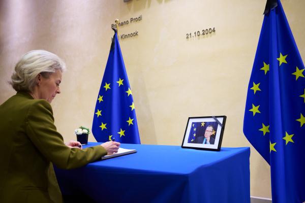 Signature of the Book of Condolences for Jacques Delors, former President of the European Commission, by Ursula von der Leyen, President of the European Commission