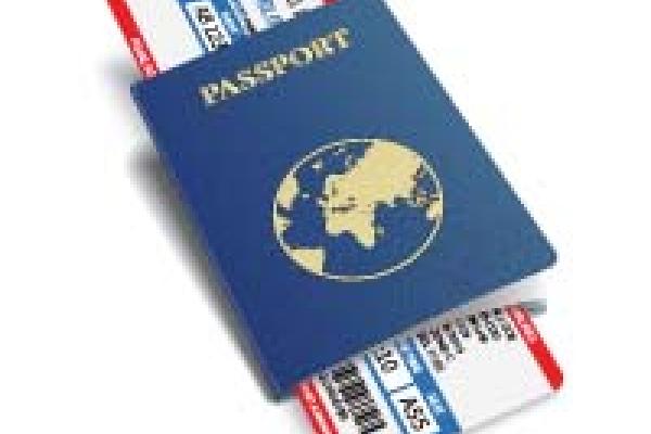 Flypassagerers boarding pass med stregkode ©shutterstock